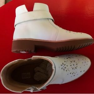 NEW WITH BOX FitFlop Athena White Ankle Boot Sz6 studded